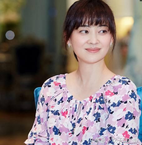 43岁梅婷一家近照曝光,传闻中70岁老公现身!你们知道吗?