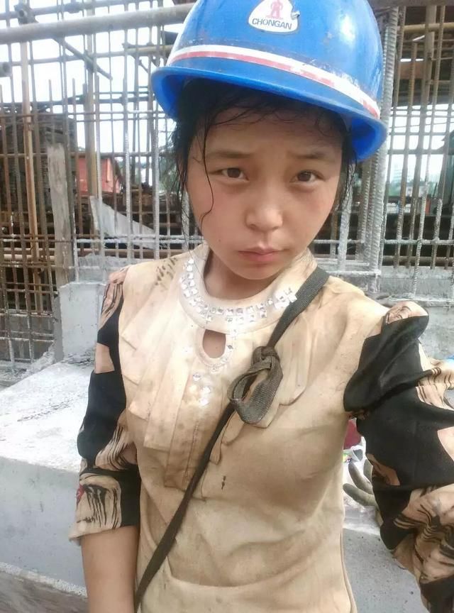 梦在河南:工地上二十岁的姑娘,干活时把自己当成男人!