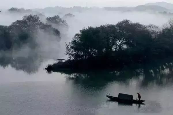 在涉世未深时, 我们都是过客, 一旦经历了风雨, 我们便是这世间的