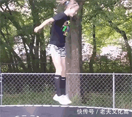 搞笑gif: 哥们, 你这么过分, 女朋友没和你分手了吗?
