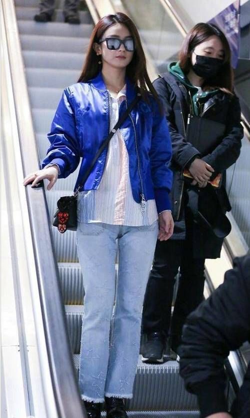 赵丽颖不好好穿衣雷出新高度!网友:好想上手帮她把外套拉起来!