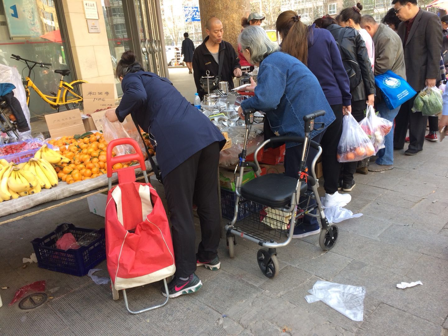 北京城里还有这样的早市,像农村大集一样热闹