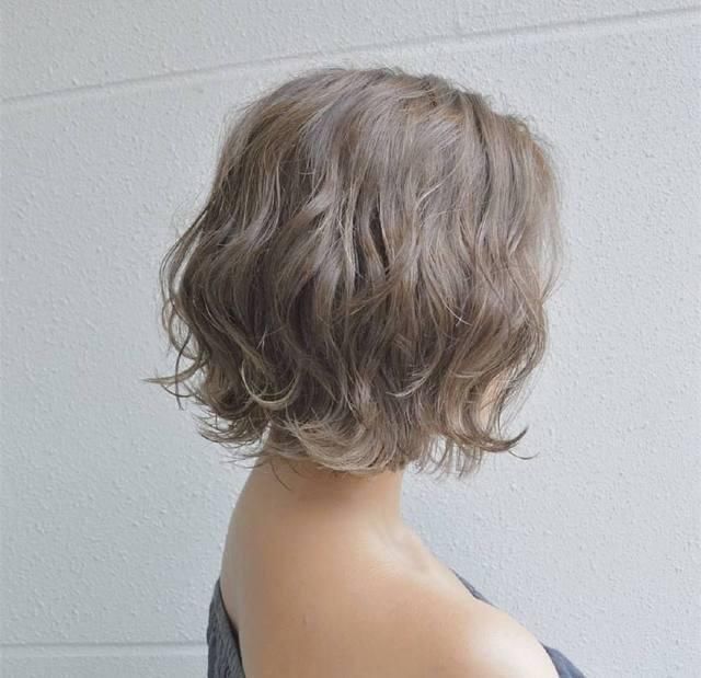 2018年女生最新流行什么烫发发型?纹理烫短发发型个性