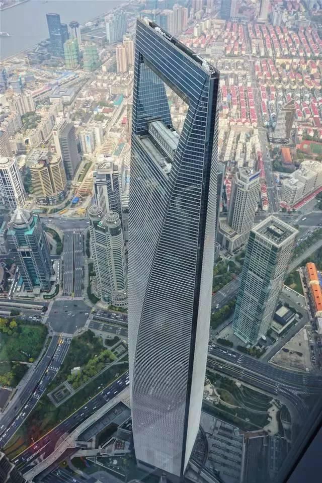 金茂大厦(jinmao tower),又称金茂大楼,竣工于1999年,曾经是中国大陆