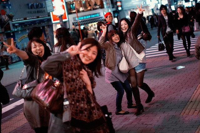 实拍日本人民的真实生活,街头美女很多,少女很开放