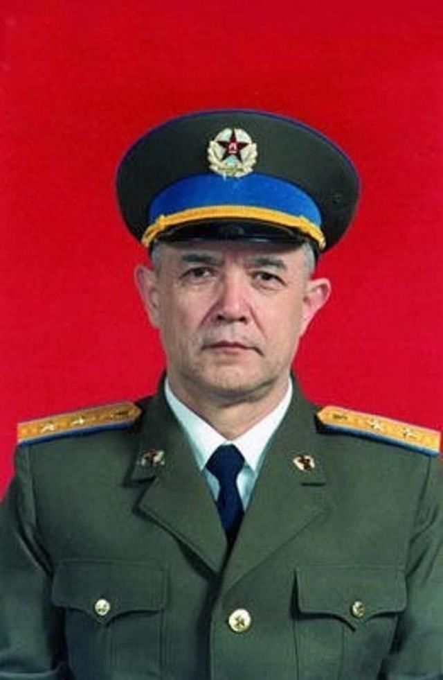 英雄远去:这位曾经灌倒17名苏联军官,买回苏-27的将军