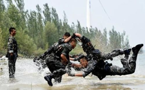看完上面这组各国特种兵的训练照片,是不是孰强孰弱大家一