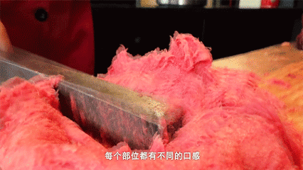 搞笑gif:大姐要下雨了,快回家,别在玉米地拔草了