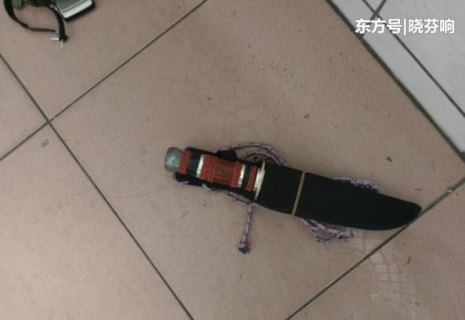 男子遭室友持刀刺腹,脏器外露送医
