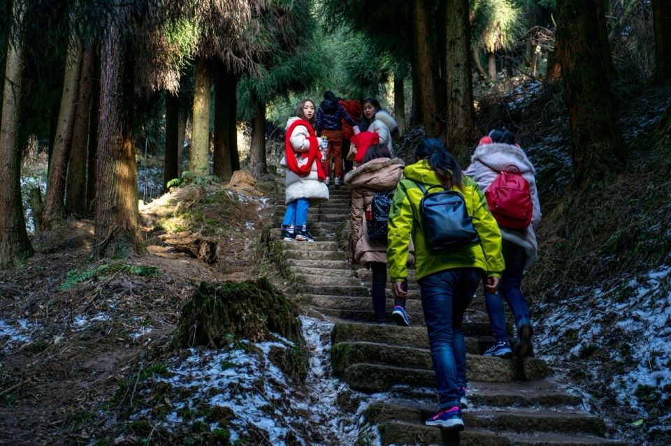 彭州天台山是一座还不被大家熟悉的雪山圣地,藏在一片冰天雪地中自行