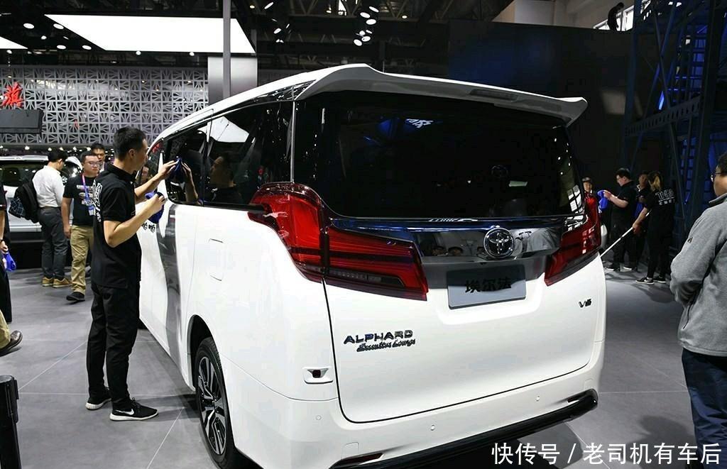 网友喜提2019款丰田埃尔法 车主 80万的车却加价40万