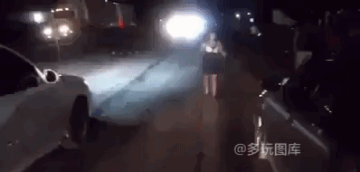 妹子,估计白车司机给你不少好处吧