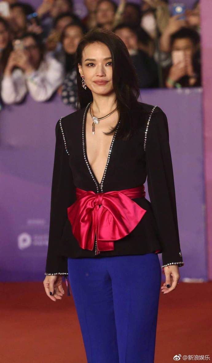 第37届金像奖红毯全汇:赵薇红裙舒淇深v 全都输给了59