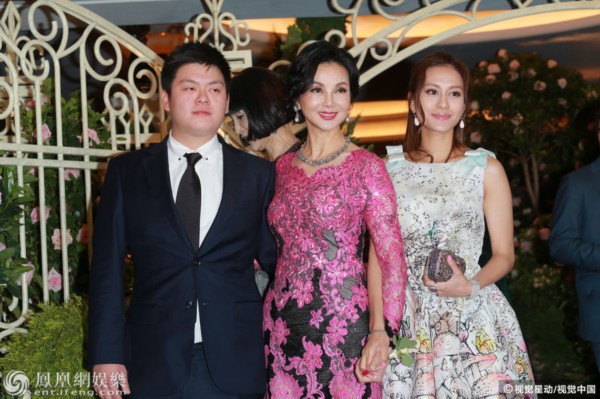 何正德,林恬儿婚礼,谢玲玲与女儿林心儿一同到场.(资料图)