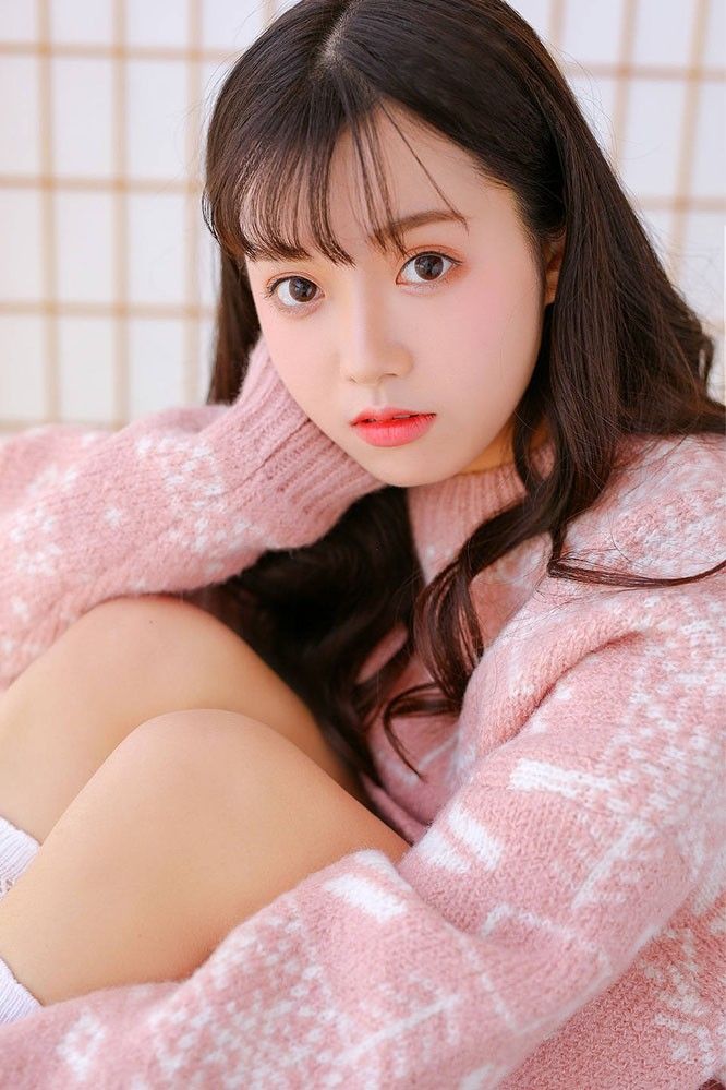 粉红初恋少女治愈系气质闺房毛衣俏皮清纯