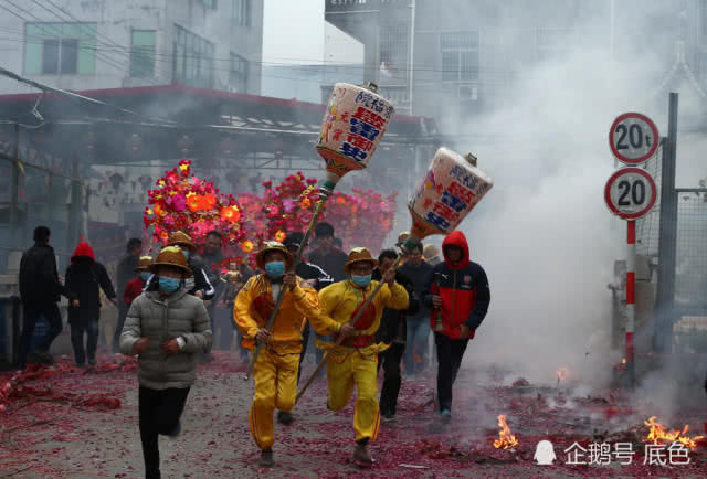 莆田闹元宵,鞭炮不计量,闹得欢天喜地,闹得乌烟瘴气