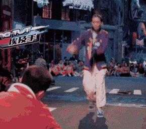 hip-hop 首先在纽约市北部布朗克斯市区的非裔及拉丁裔青年之间兴起