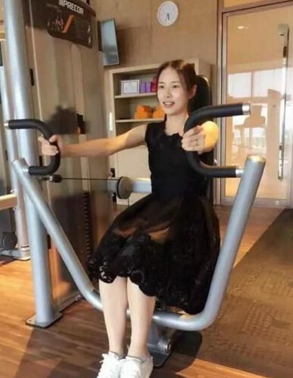 这位保镖是真正中南海不大,李连杰不知道女孩学脚的美女生图片