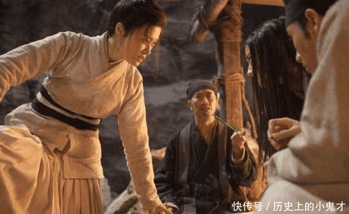 昨晚梦见去世已久的奶奶和外婆，她们对我说我要出事就说一句话求解