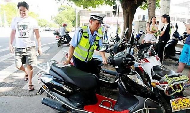 交警提醒:电动车新规,无证驾驶将罚款2000并扣车,车主注意了!