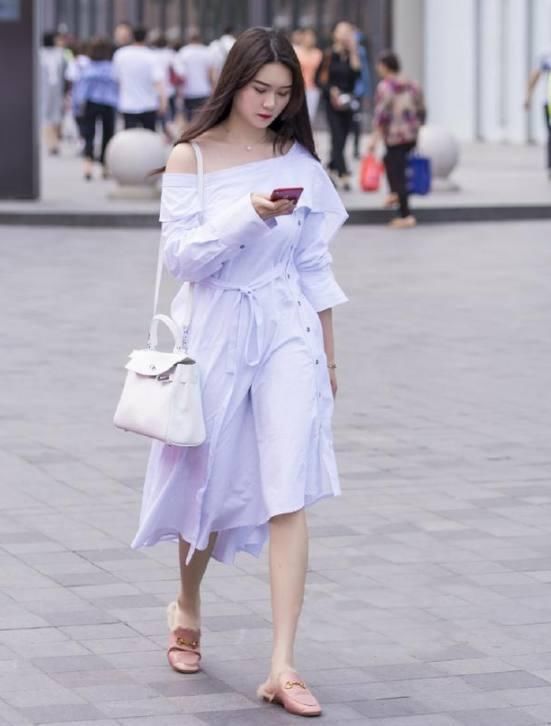 街拍:图2美女很会穿,图3眼睛会说话,图4气质少妇,你喜欢哪位