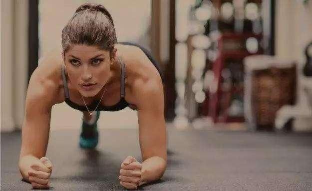 马甲线打造的教程满屏都是, 但腹肌撕裂,卷腹对没有运动习惯或腹部