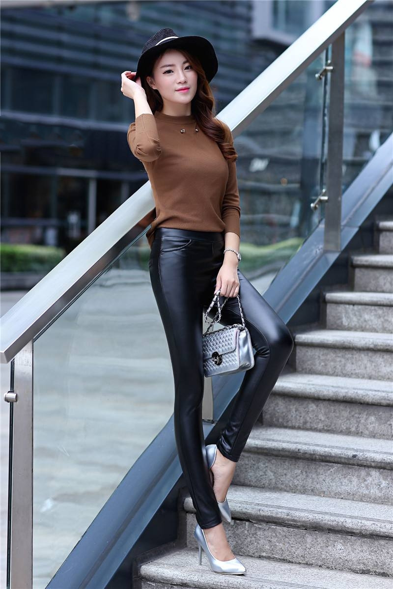 穿黑色皮裤的气质美女,智慧优雅还气度非凡!
