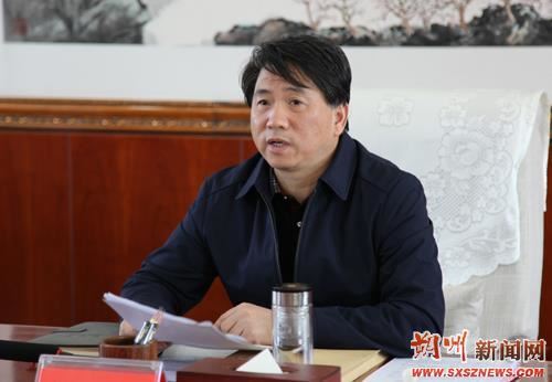 副市长韩文让主持会议并讲话.