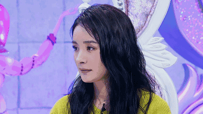 杨幂做客姐姐好饿,自嘲嘴臭,腿黑,粉底厚