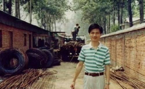 年轻时的崔永元也是小鲜肉一枚,文艺范很足