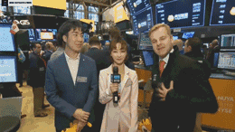 miss表示这个礼物可就太大了,随后反问骚男,是你想知道还是大家想