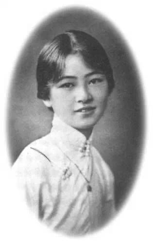 冰心说她滥情,人们说她是绿茶婊,但从来没有人知道真相