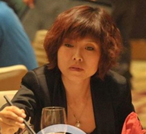 著名歌手刀郎与其妻女近照,陪伴刀郎度过最艰难时期甘当家庭主妇