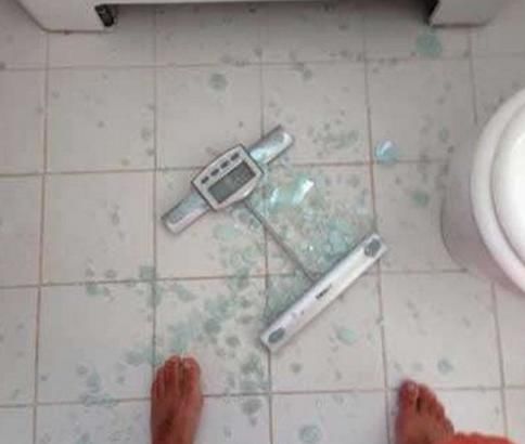 搞笑图片:厕所看到的,这样的标语好霸气呀!