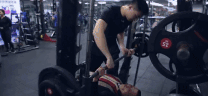 搬运工和健身教练最真实的力量比拼!说明了什么问题?