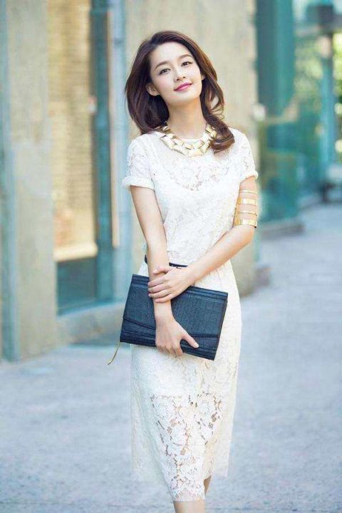 穿白色连衣裙的7大女星,赵丽颖李沁唐嫣都美,唯独她是