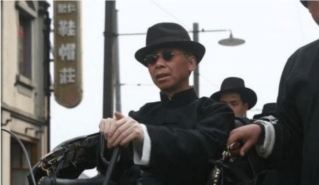 杜月笙的头衔十张名片印不完,但他最喜欢的只有三个字