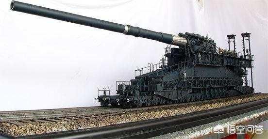 二战时期的列车炮就是个典型,例如著名的古斯塔夫大炮/多拉大炮,口径