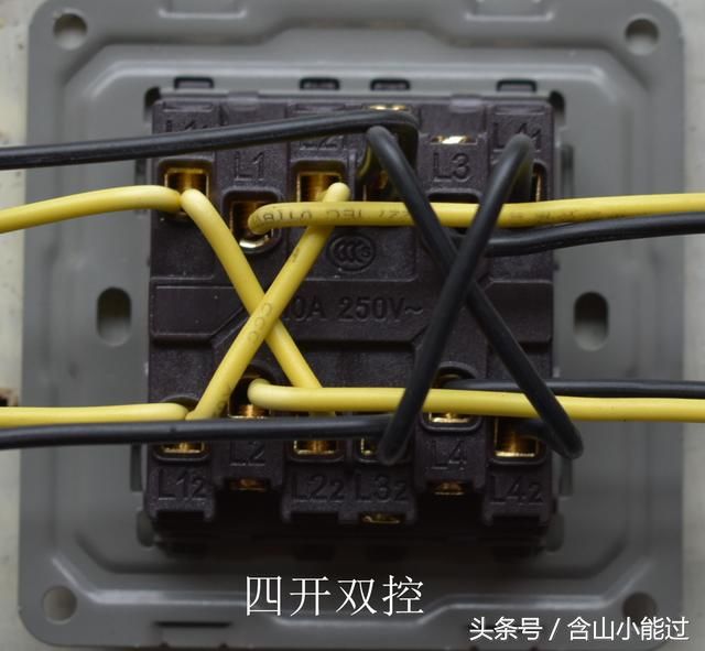 三个开关控制二盏灯楼梯间走道双开三控线路
