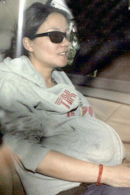 那些一直生活的光环下的女明星其实也