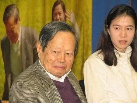 杨振宁太残忍,翁帆真可怜,遗产分配成闹剧,难道要她无依无靠?