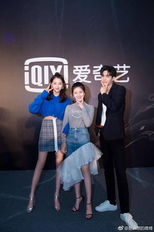 看看明星和路人合照的差距,就明白这么人为何能成为明星了