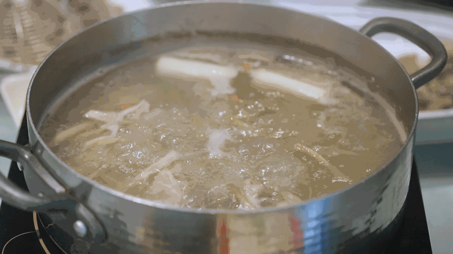 忍不住抱住风中单薄的自己: 