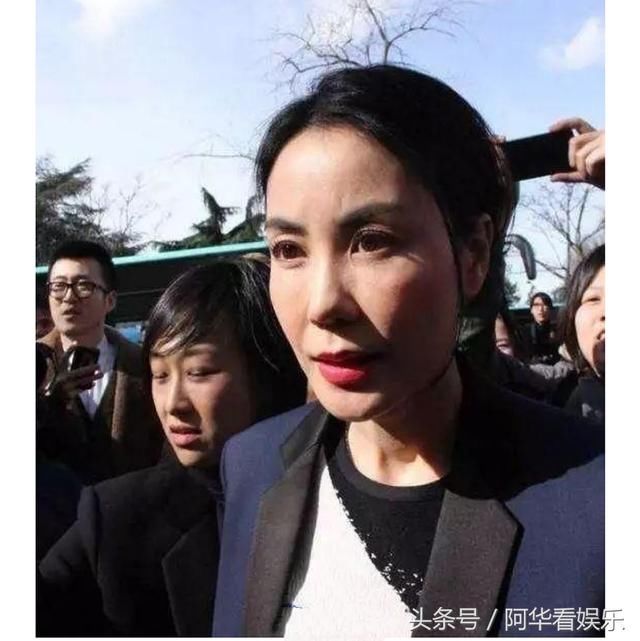 路人镜头下的王菲有点一言难尽 网友:老了就老了,一点