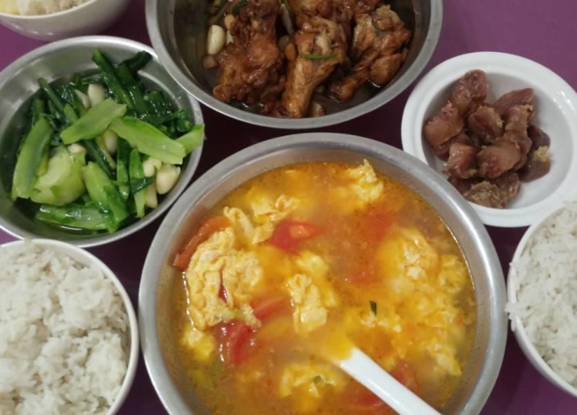 这几家教师家庭晒出他们的饭菜,你觉得哪个老师比较受