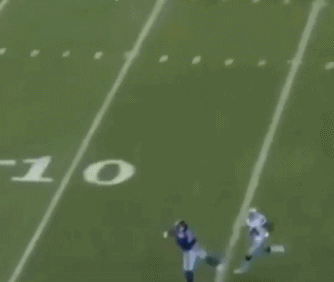 搞笑gif:玩个球还得穿上盔甲,不亏是世界上最危险的