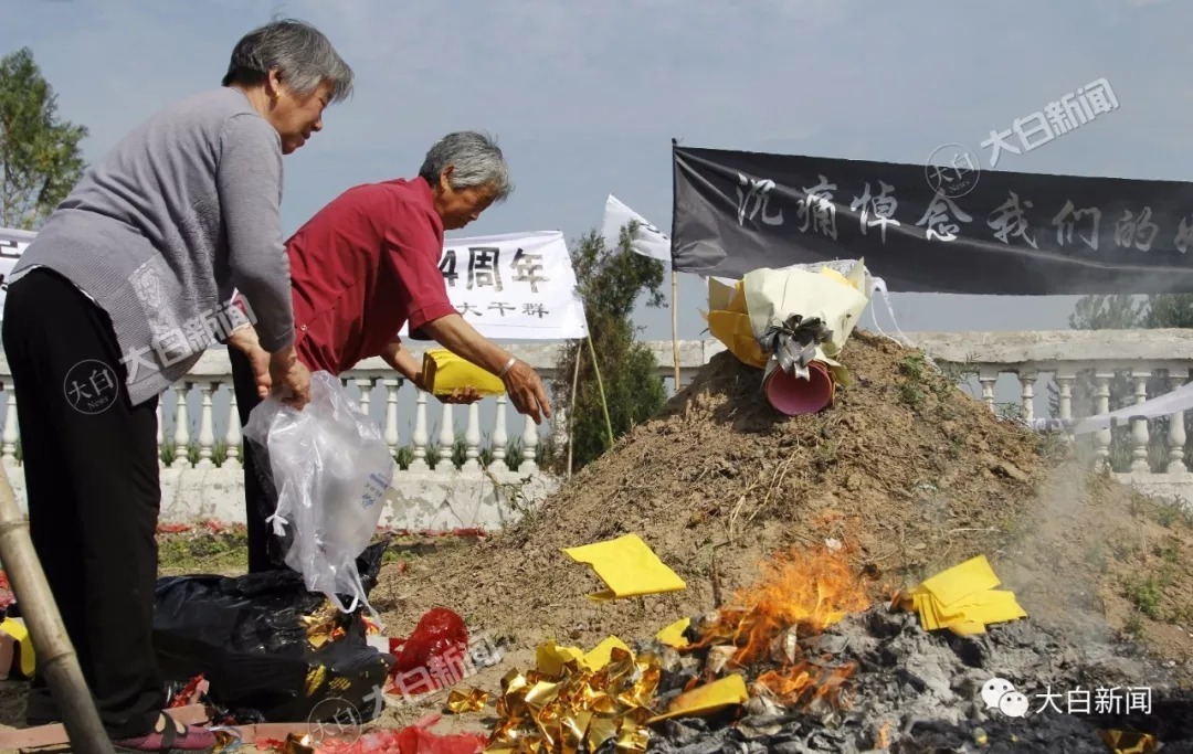 兰考原县长张钦礼14年祭,百块石碑寄托群众思念