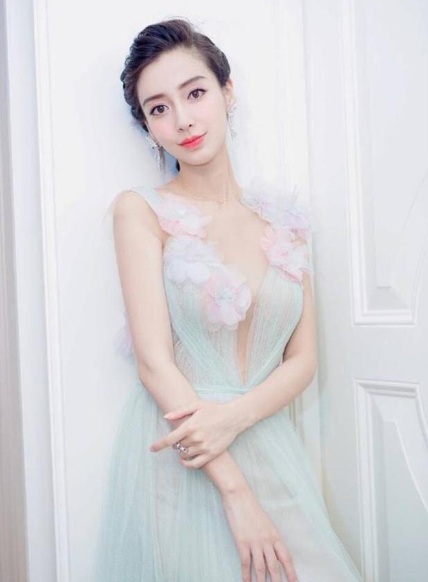 这是baby最美照,p图师真给力,把ab内裤p得若隐若现