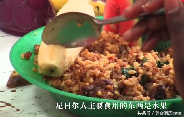其实这个地区就是尼日尔了,在尼日尔当地因为气候条件非常的炎热,当地