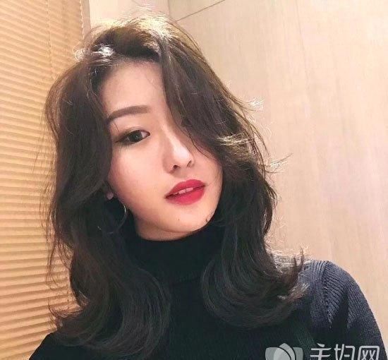 头发烫什么卷发好看 元旦约会女生卷发更撩人